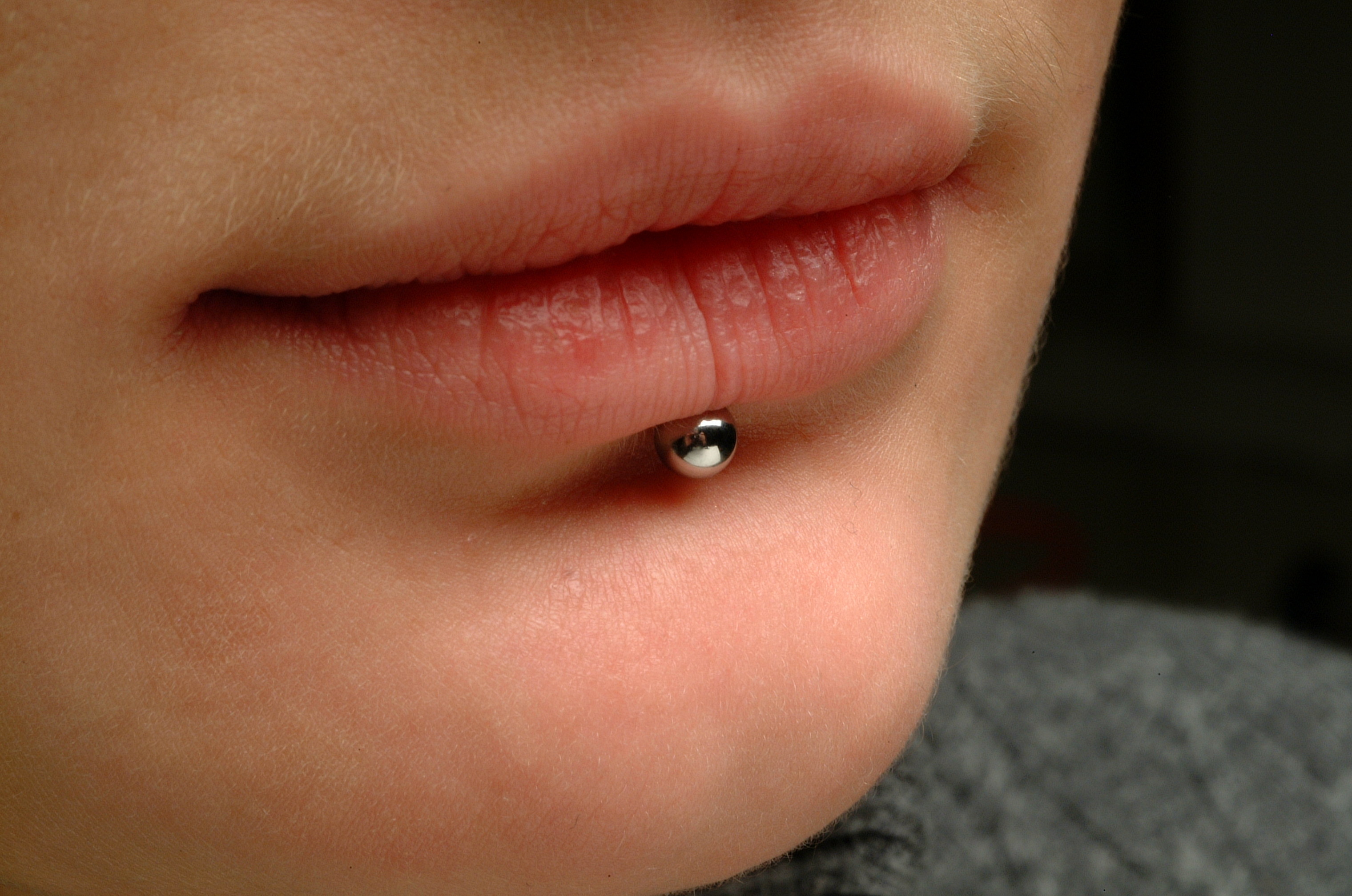 Oral piercing: what are the risks?